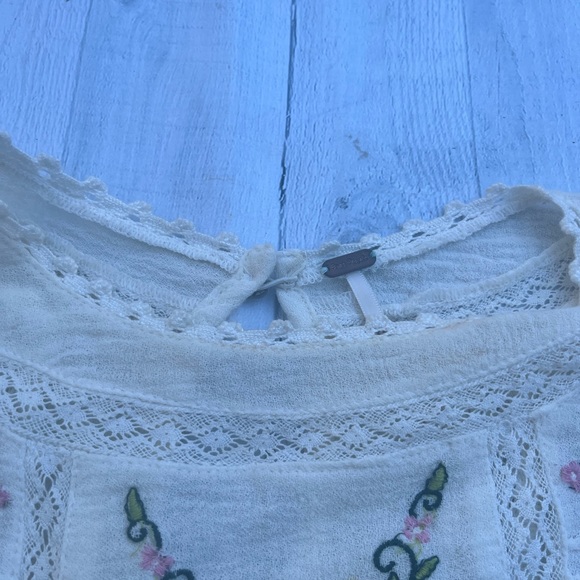 Rare**Free People boho embroidered Top! Super cute! - Picture 6 of 7